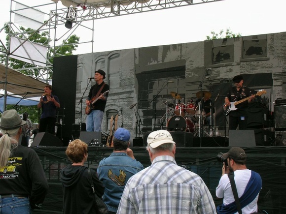 LA Smith at Riverfront Festival